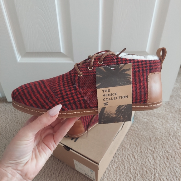 Toms - Picture 4 of 5